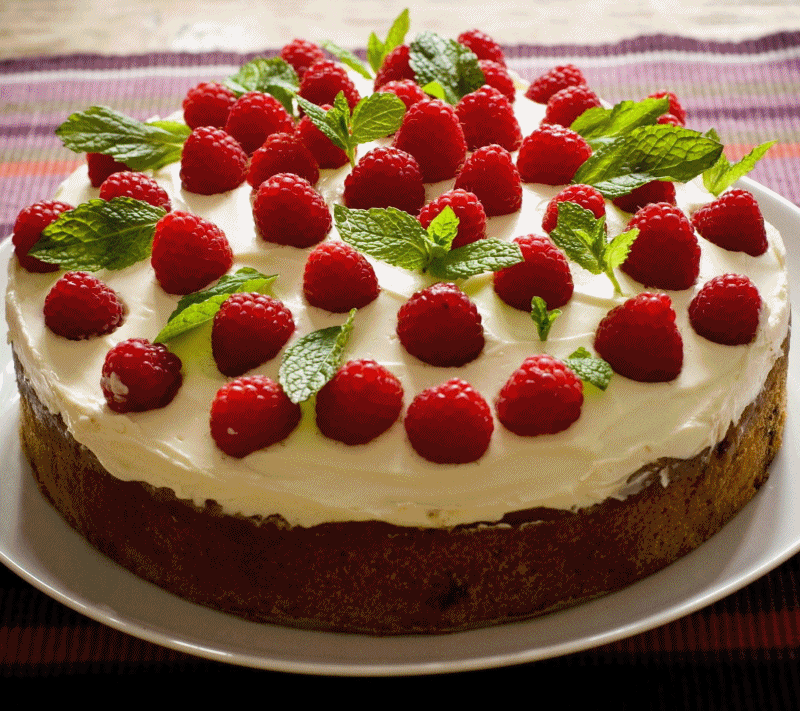 Burdur Mois Transparan çilekli yaş pasta doğum günü pasta siparişi